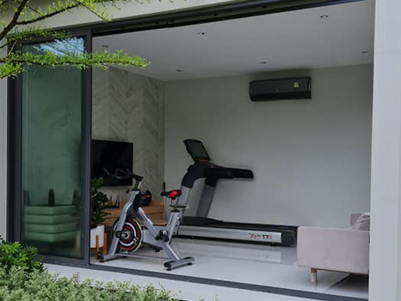 02-XFactor-HomeCustomer-Treadmill2